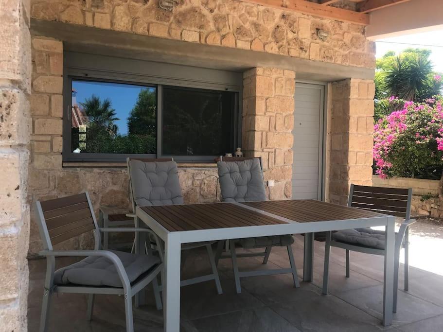 Πέτρινη Κατοικία Στην Αίγινα - Stone House In Aigina Khloi ภายนอก รูปภาพ